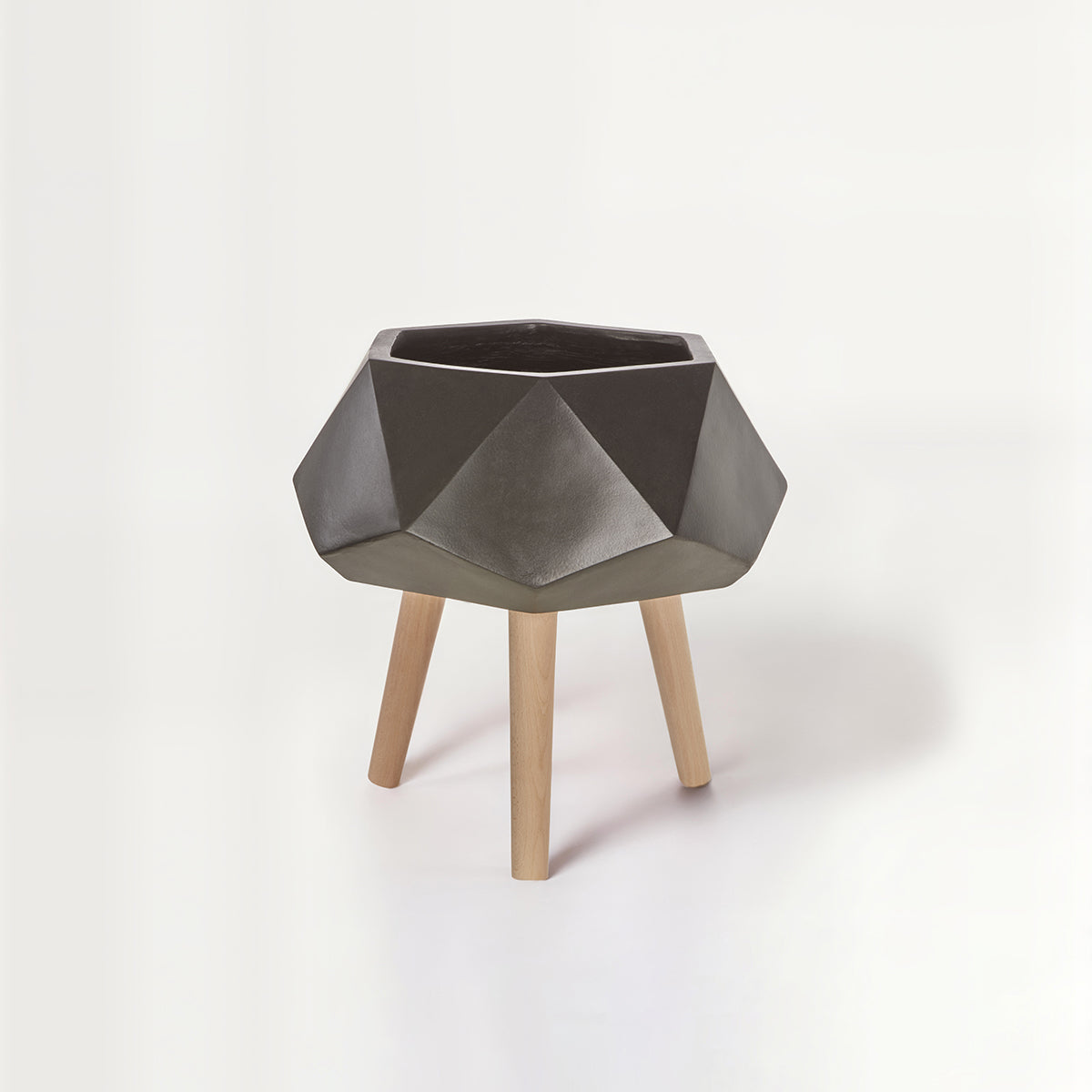 Darnell BlackMultifaceted Planter - 22cm