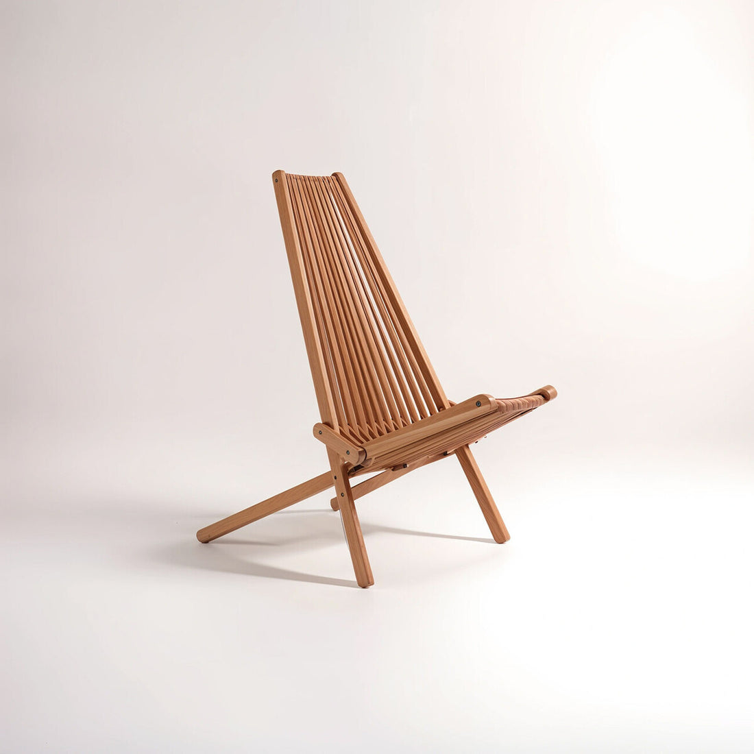 Manado Wooden Lounge Chair